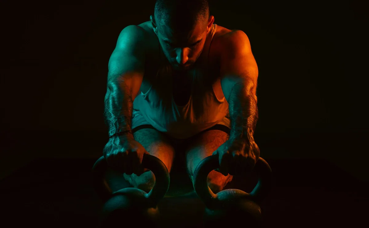 Koyu zeminde kettlebell ile fonksiyonel çalışma
